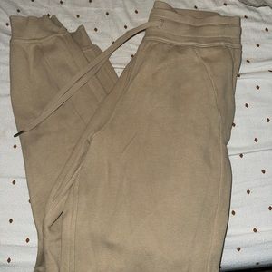LULULEMON SCUBA HR JOGGERS SIZE 4. 25 IN.